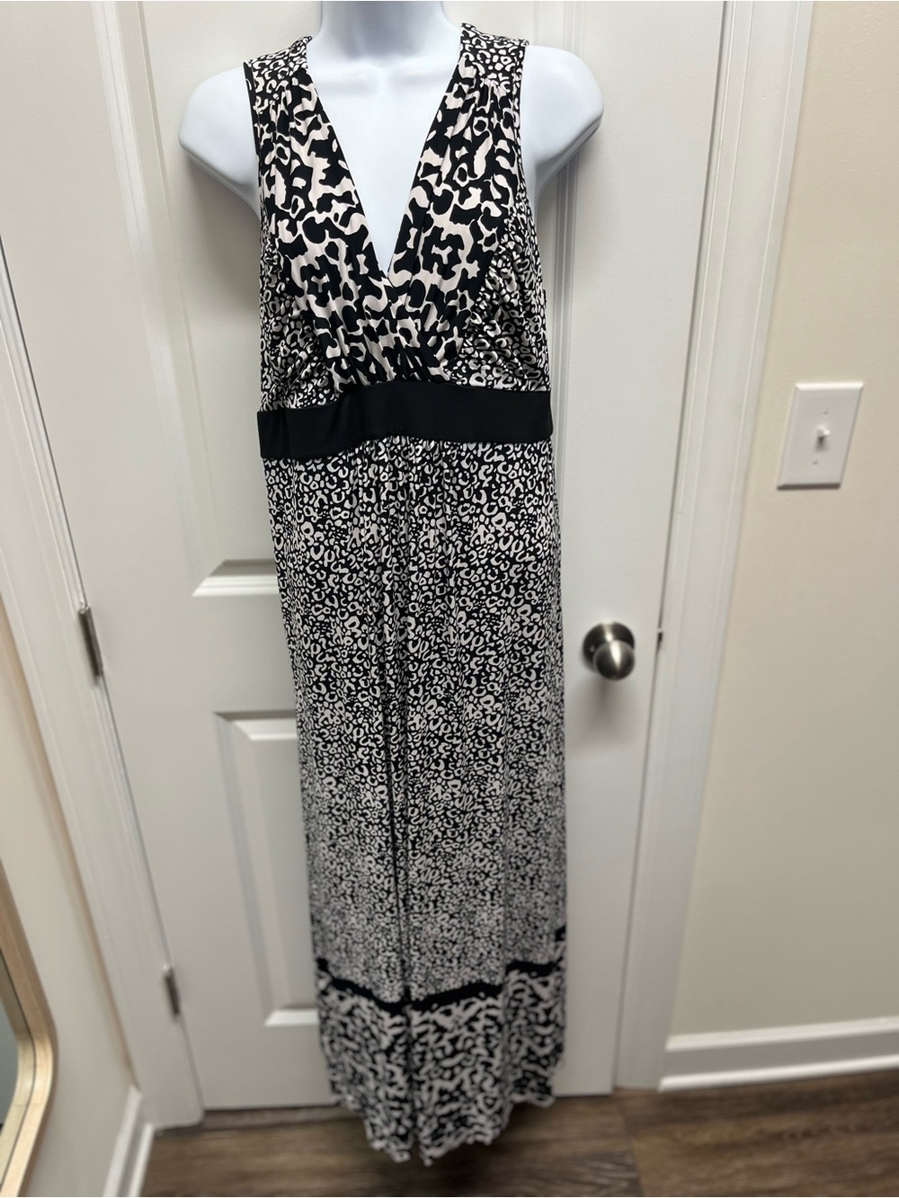 Soma Animal Print Maxi Dress L Black White V-Neck Sleeveless Boho Resort Casual